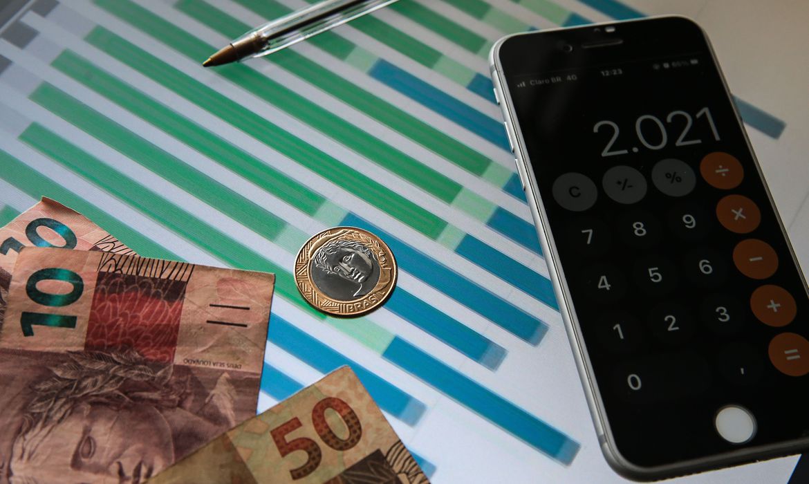 Economia Inflação oficial fica em 0,12% em julho, diz IBGE