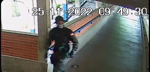 Vídeo; Homem invade 2 escolas e mata 3 pessoas no (ES)
