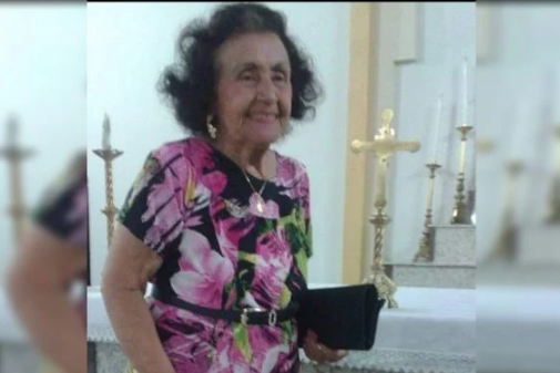 Idosa é velada viva por mais de oito horas