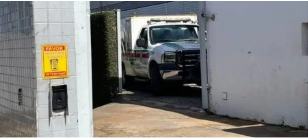 Mulher mata homem com coronhadas e tiro no olho dentro de quarto de motel