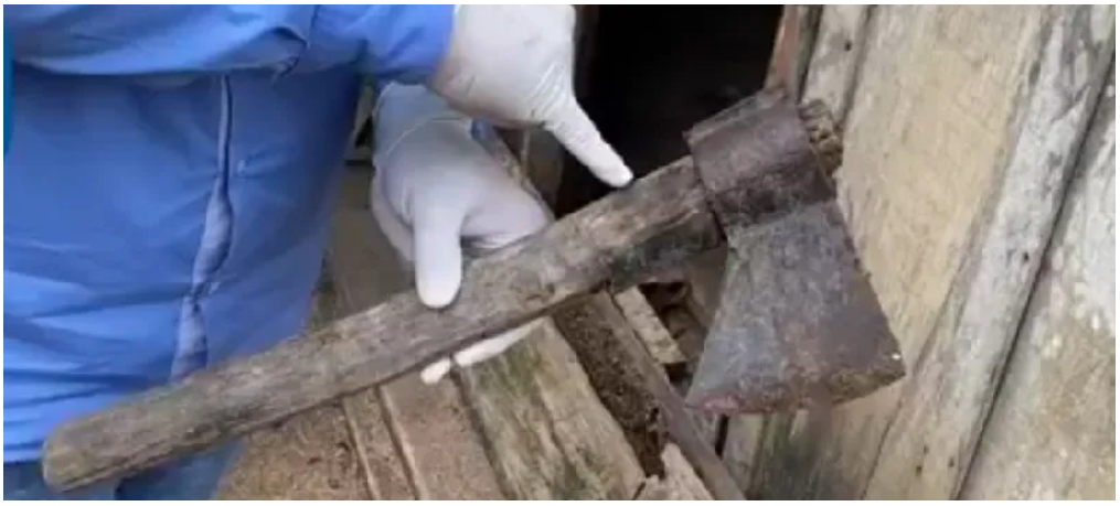Um idoso foi encontrado morto com golpes de machado dentro de casa, em novo progresso