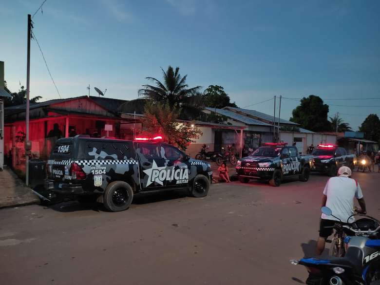 Assaltante morre e outro é preso após confronto com a PM
