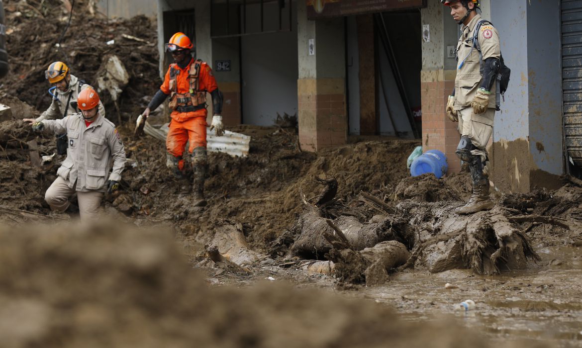 Petrópolis: Sobe para 176 o número de mortos devido às fortes chuvas