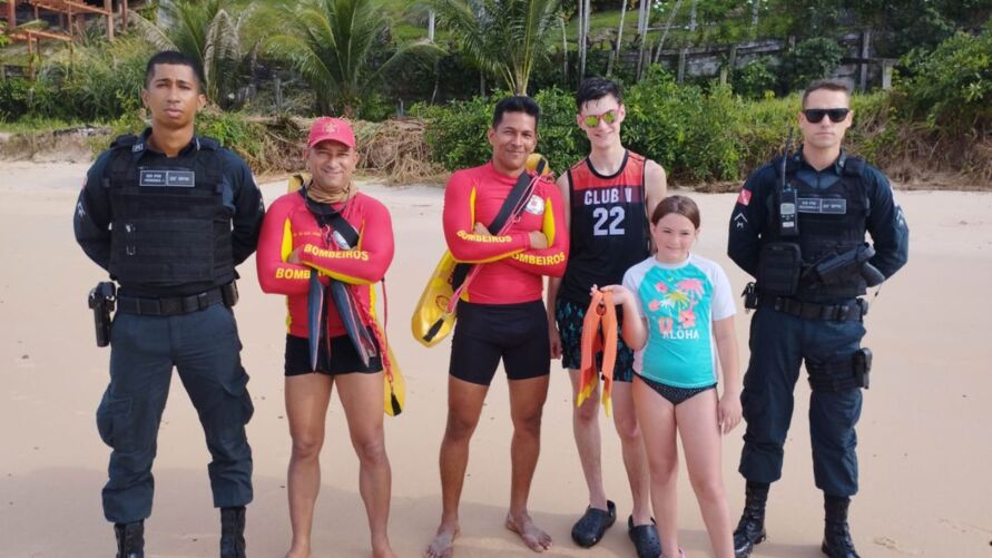 Turistas americanos são resgatados pela Polícia Militar e Corpo de Bombeiros em praia de Mosqueiro