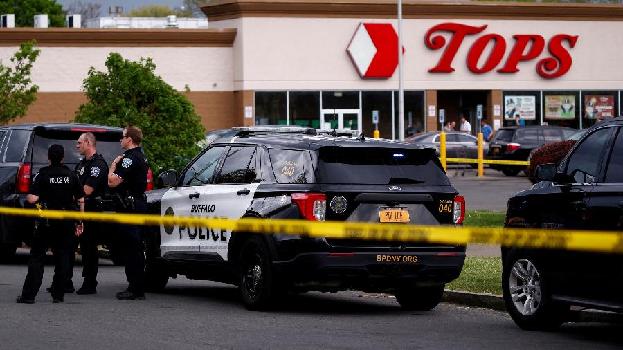 Vídeo: Crime de ódio, atirador mata 10 e transmite massacre pela internet
