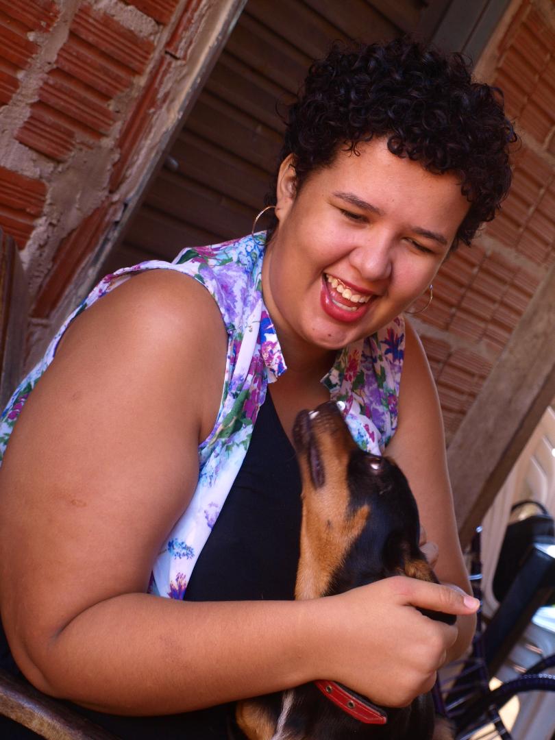Cachorro ajuda na recuperação de jovem com depressão em Parauapebas