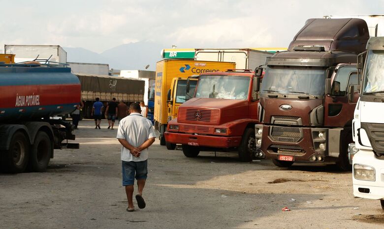 Governo deve publicar nesta semana regras de programa que paga R$ 30 mil por caminhão velho