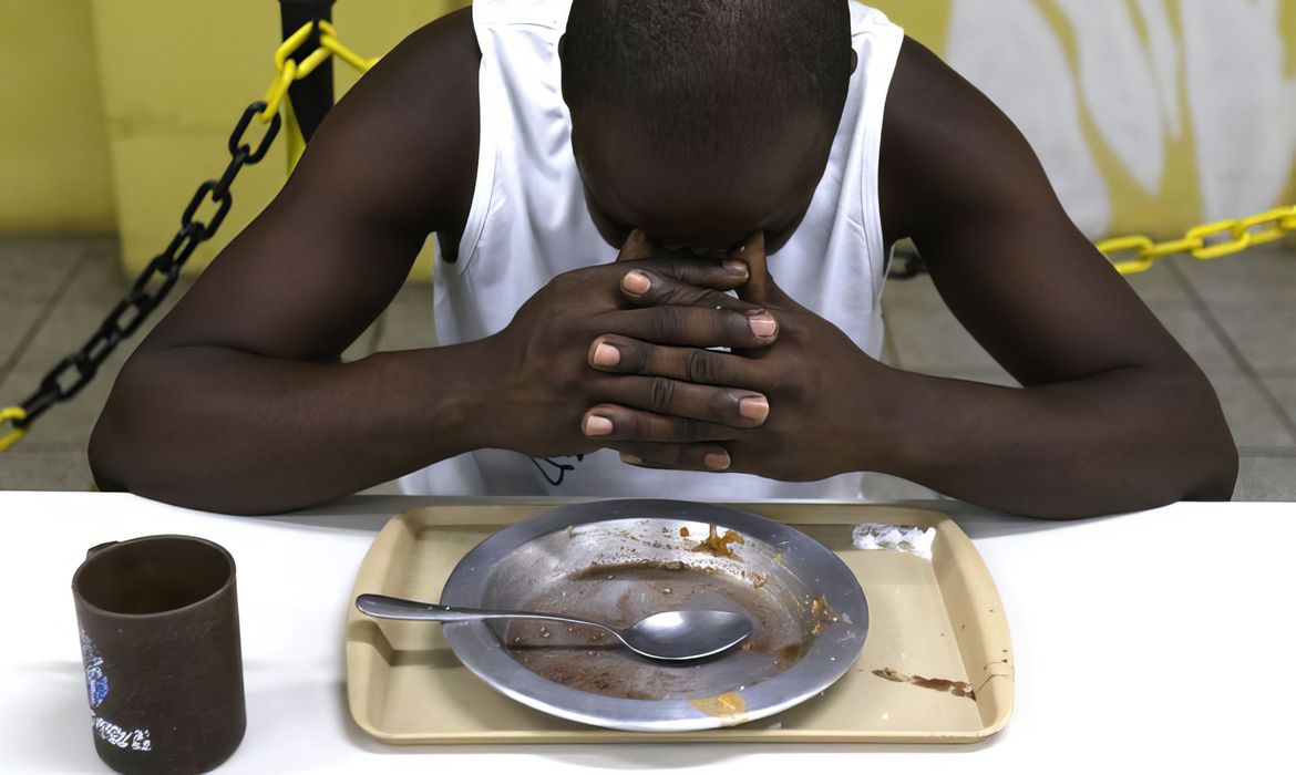 No Brasil, famílias chefiadas por pessoas negras são mais atingidas pela fome