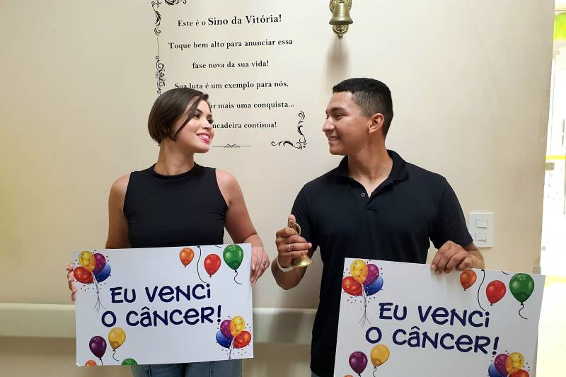 Casal vence o câncer e badala o Sino da Vitória do Oncológico Infantil