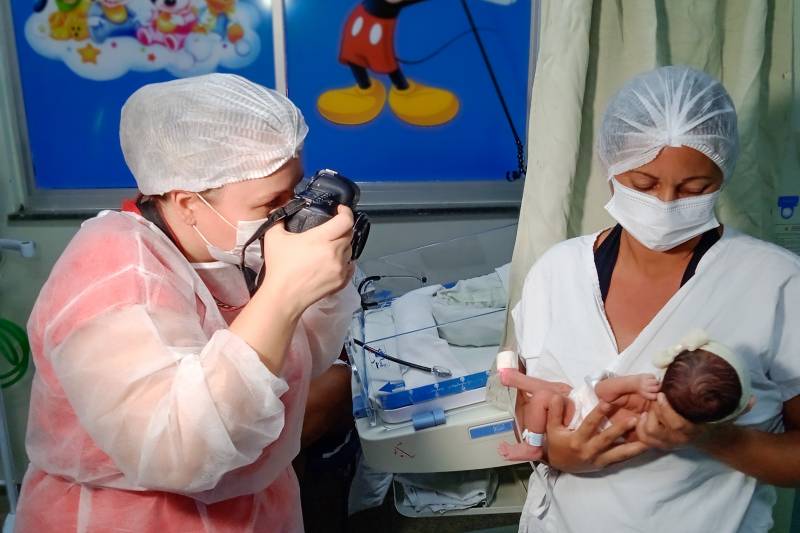 Mães de pacientes da UTI Neonatal participam de ensaio fotográfico no Hospital Regional do Sudeste