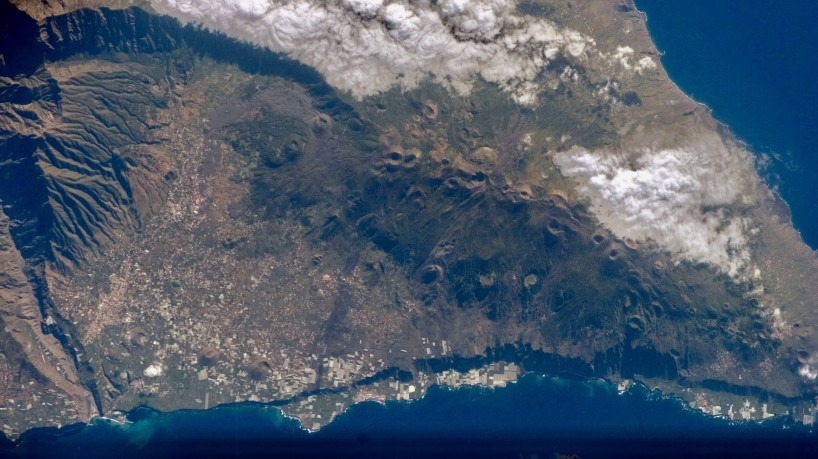 Vulcão capaz de gerar grande tsunami no litoral brasileiro