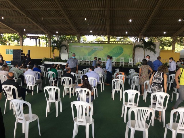Bolsonaro participa da entrega de títulos de propriedade rural em Açailândia, no MA
