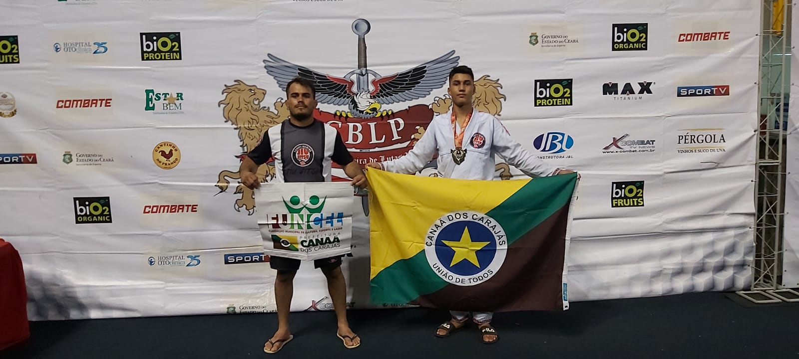 Campeões: atletas de Canaã ganham mundial de artes marciais em São Paulo