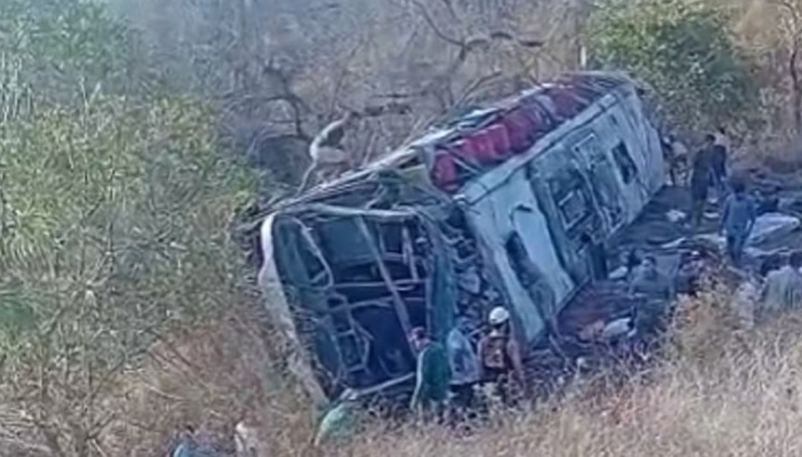 Grave acidente com ônibus deixa 15 mortos no Sertão de Alagoas