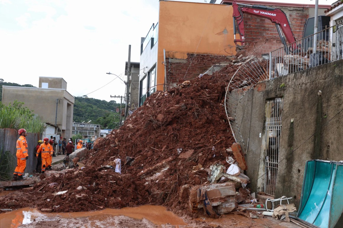 Chuvas na Zona da Mata de MG deixam 62 mortos em Juiz de Fora e Ubá; Inmet mantém alerta vermelho