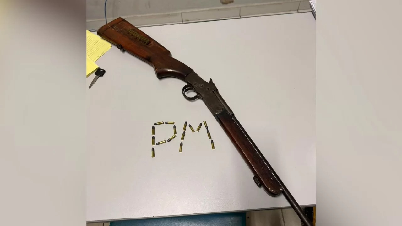 Dupla é detida após ameaça com arma durante caso de violência doméstica em Parauapebas