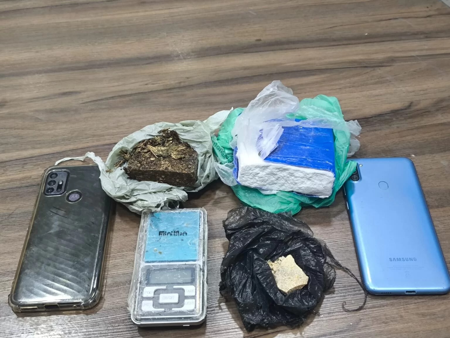 PM apreende drogas e balança de precisão em residência de Parauapebas
