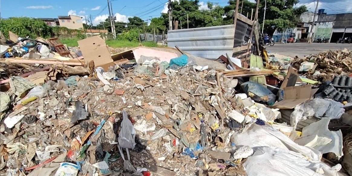 Homem é levado à delegacia após despejar resíduos em área pública de Belém