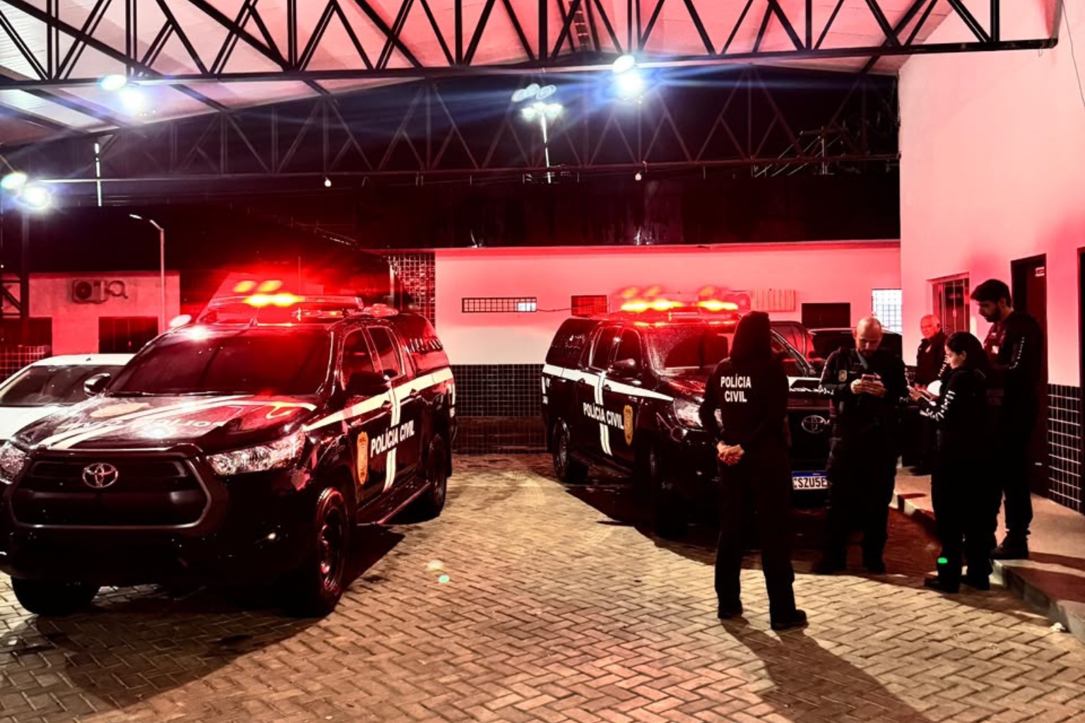 Quatro são presos suspeitos de aplicar golpes com imóveis de leilão