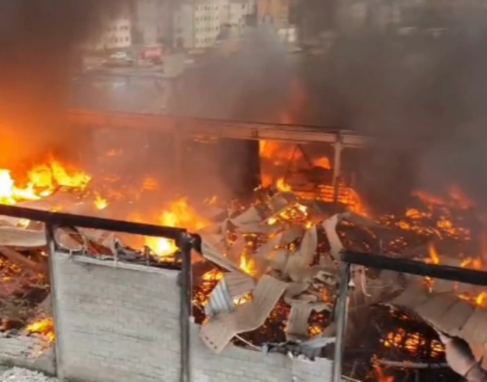 Incêndio atinge farmácia e loja de tecidos em Marabá